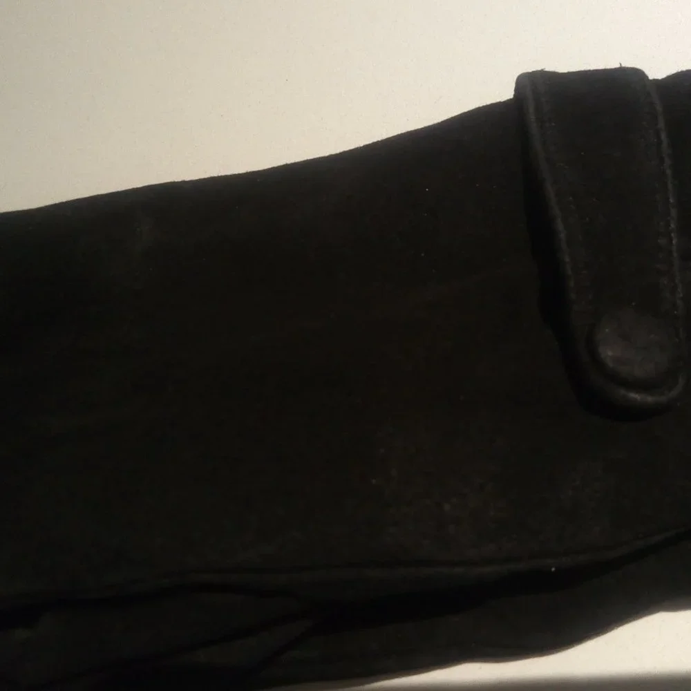 Modern Black Suede Gloves - Picture 3 of 7
